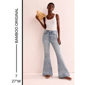 MSRP: $59 ✨ Bamboo Original Denim Floral Appliqué Flare Jeans Size 7 ✨QUICK SHIP